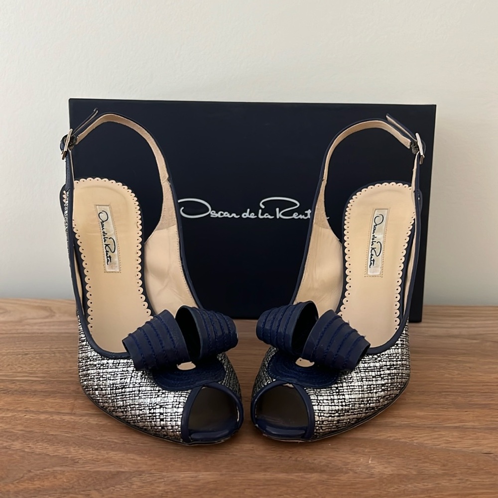 Oscar de la Renta Silver Blue High Heels Sling Back